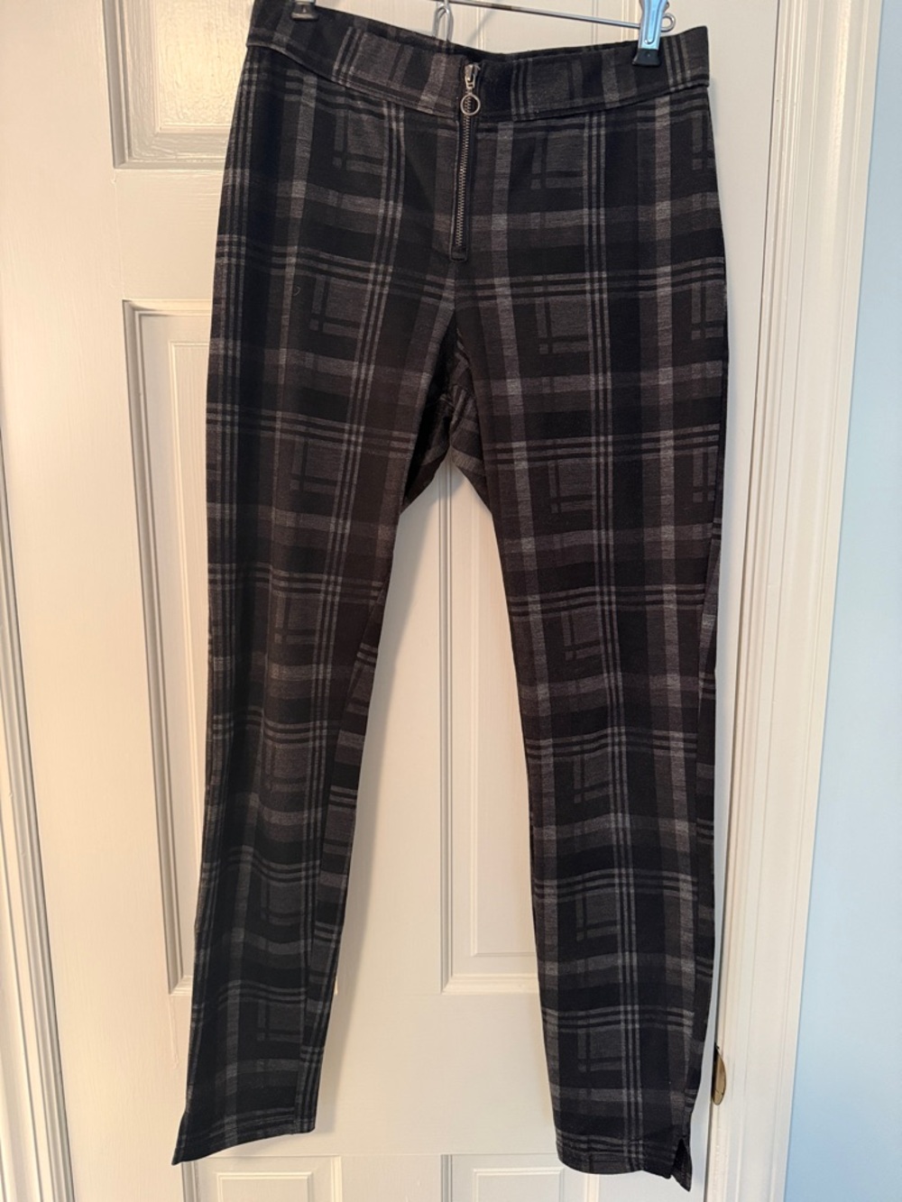 Hue Black & Gray Plaid Stretch Pants